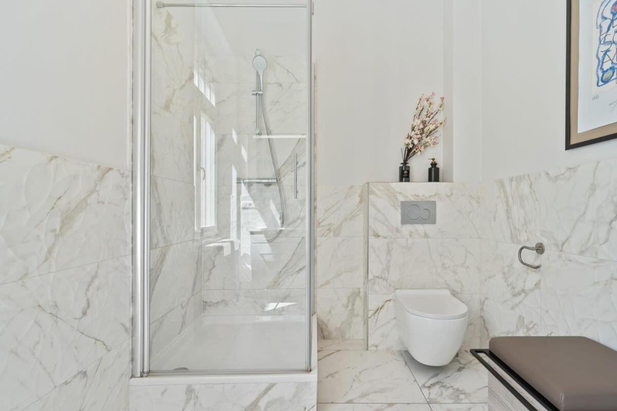 Room W Shared Bathroom&Kitchen In Luxury Villa ลักเซมเบิร์ก ภายนอก รูปภาพ